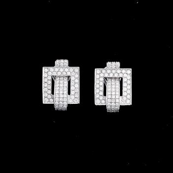 A PAIR OF EARRINGS, brilliant cut diamonds, 18K white gold.