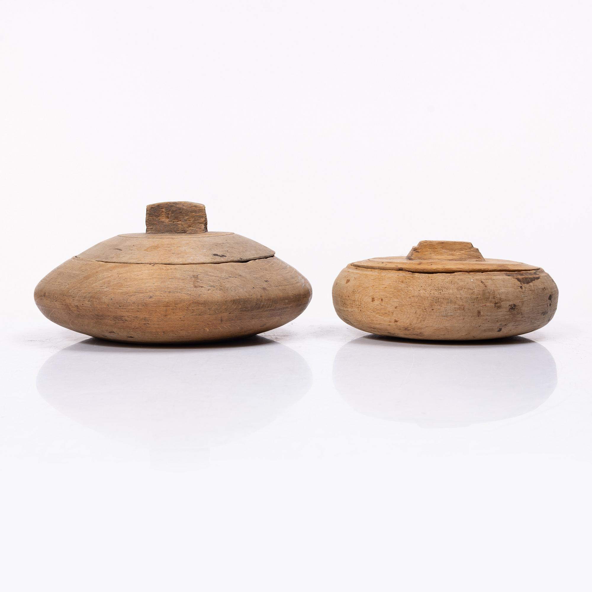 Svarvaskar, fem stycken, allmoge, 1800-tal.