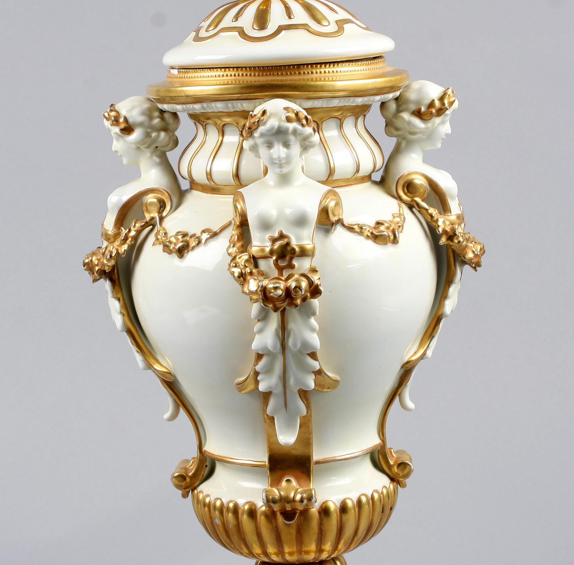 LOCKURNA, porslin, Capodimonte, Aelteste Volkstedter Porzellanfabrik AG, Tyskland, 1900-1936.