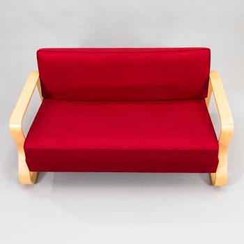 ALVAR AALTO, A late 20th-century '544' sofa for Artek.