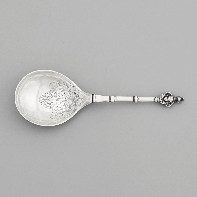 A Swedish 17th century silver spoon, mark of Henrik Möller, Stockholm (1645-1690).