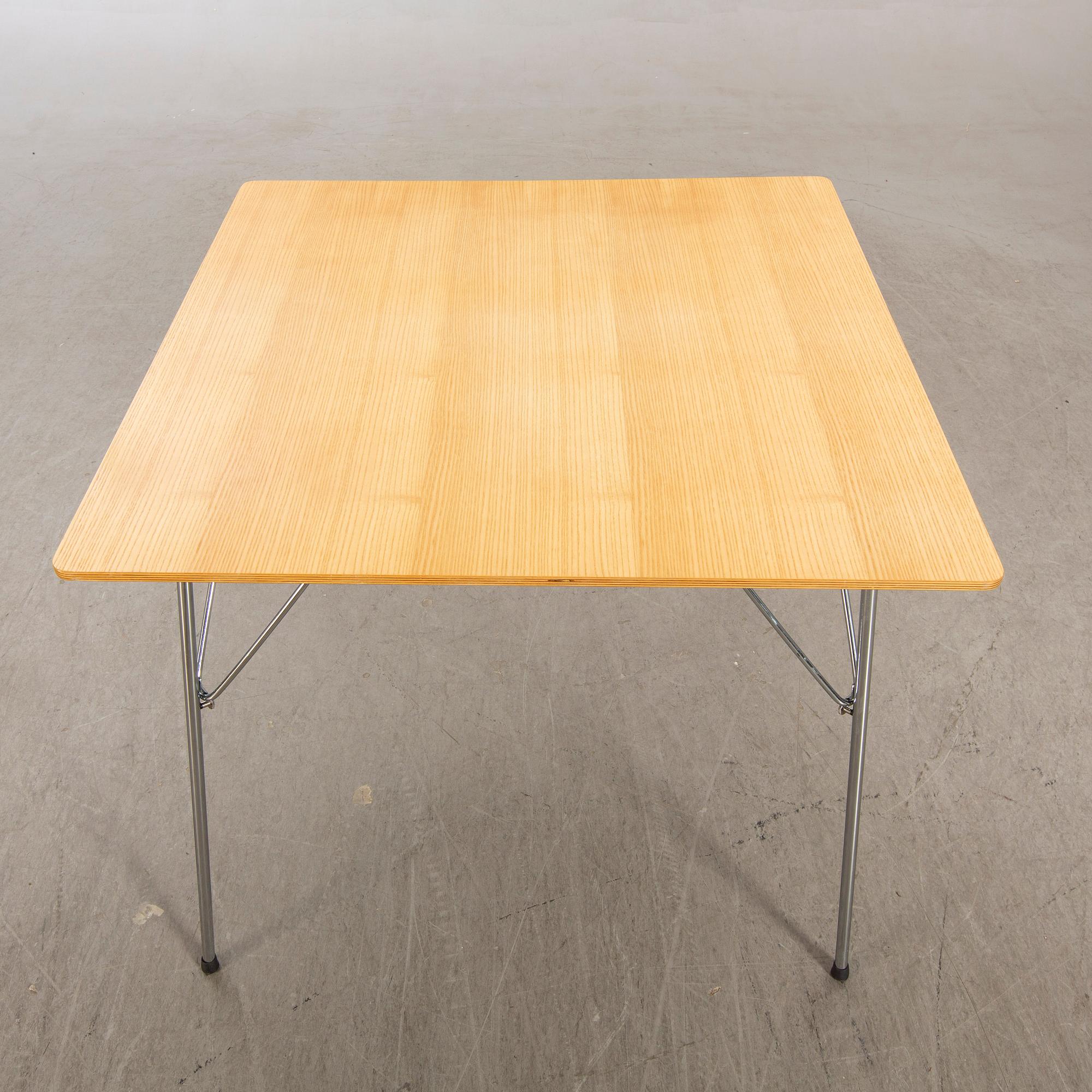 Charles Eames table folding table made for Vitra. Bukowskis