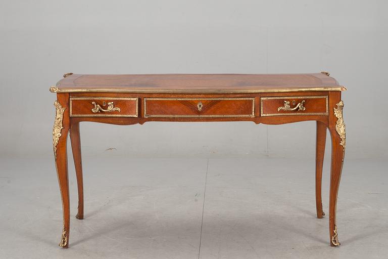 SKRIVBORD, Louis XV-stil. 1900-tal.