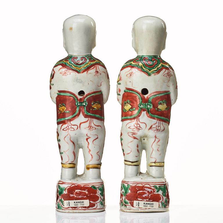 A pair of famille verte "lauging boys", Qing dynasty, Kangxi (1662-1722).