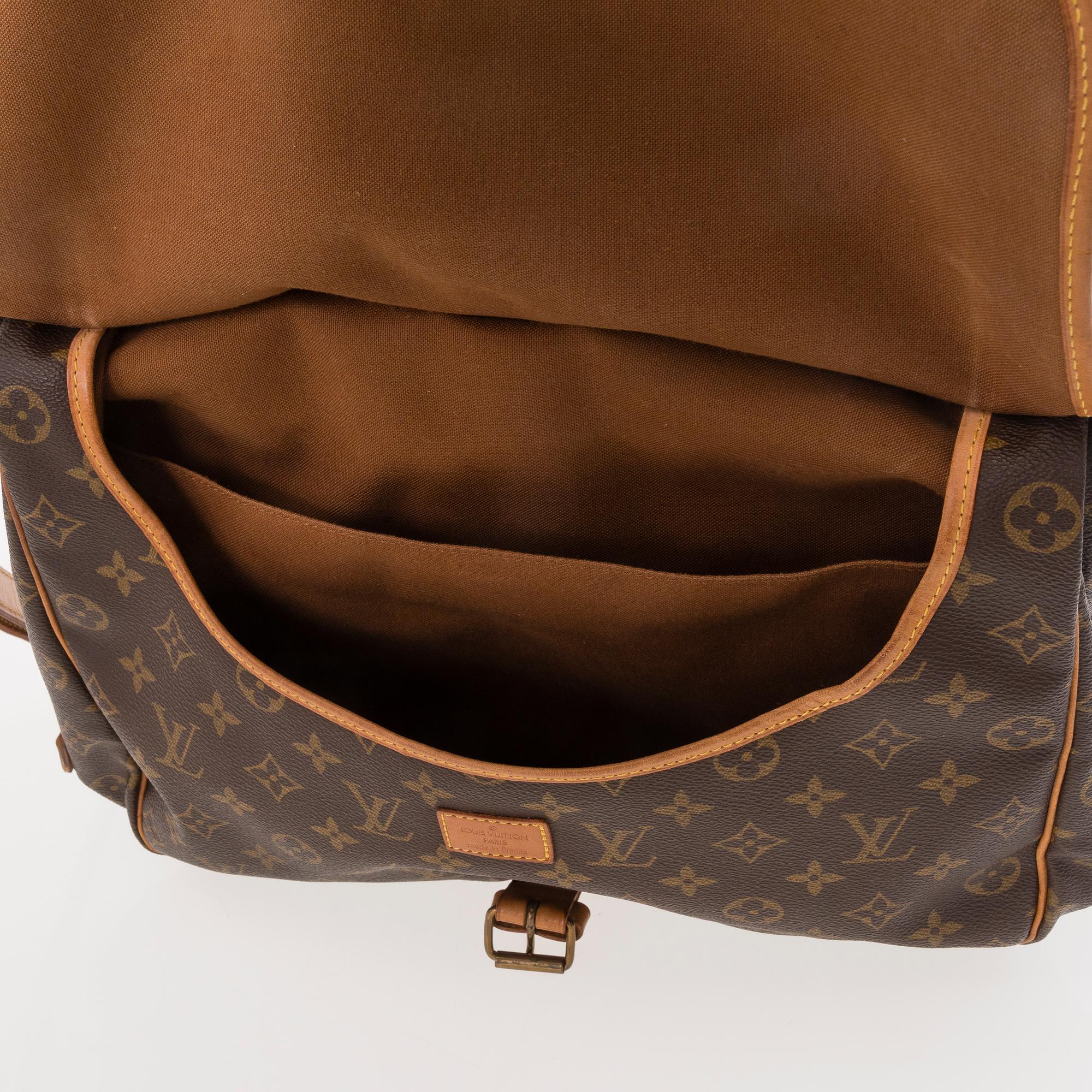 LOUIS VUITTON MONOGRAM CANVAS SAUMUR 35 BAG.