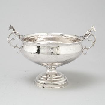 Lars Löfgren, BRÄNNVINSSKÅL, silver,  Hudiksvall (1797-1853) samt Johan Wickman, SKED, silver, Hudiksvall (1750-55).
