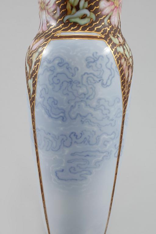 VAS, porslin, Suzette Holten, Royal Copenhagen, 1900-talets första del.