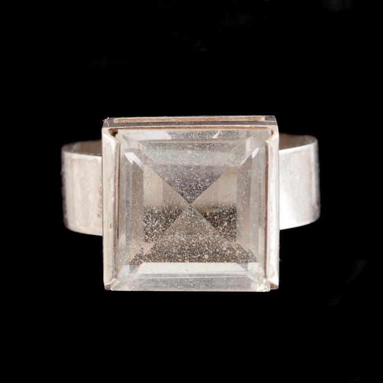 RING, silver fasettslipad bergkristall. Gustaf Dahlgren, Malmö 1969. Vikt ca 7 g.