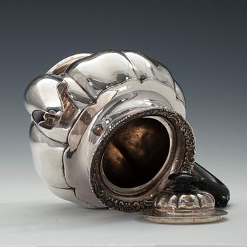 TEKANNA, 13L silver. Hermann Georg Clemens Tallinn 1841. Höjd 16 cm. Vikt 750 g.
