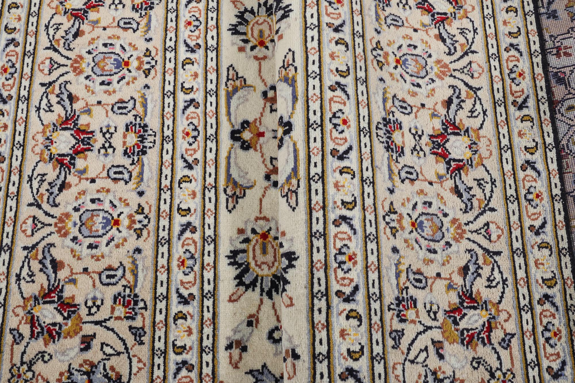 Matta, Keshan, ca 296 x 193 cm.