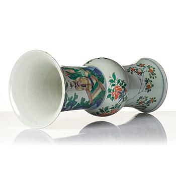A wucai decorated vase, Qing dynasty, early Kangxi (1662-1722).