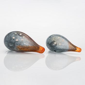 Oiva Toikka, Two glass birds, signed O. Toikka Napapiiri, Napapiiri Glass, 1990s.