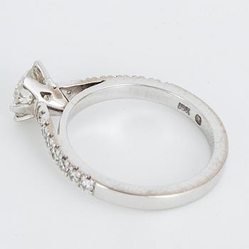 Circa 1.00 ct brilliant-cut diamond and circa 1.25 ct brilliant-cut diamond ring.