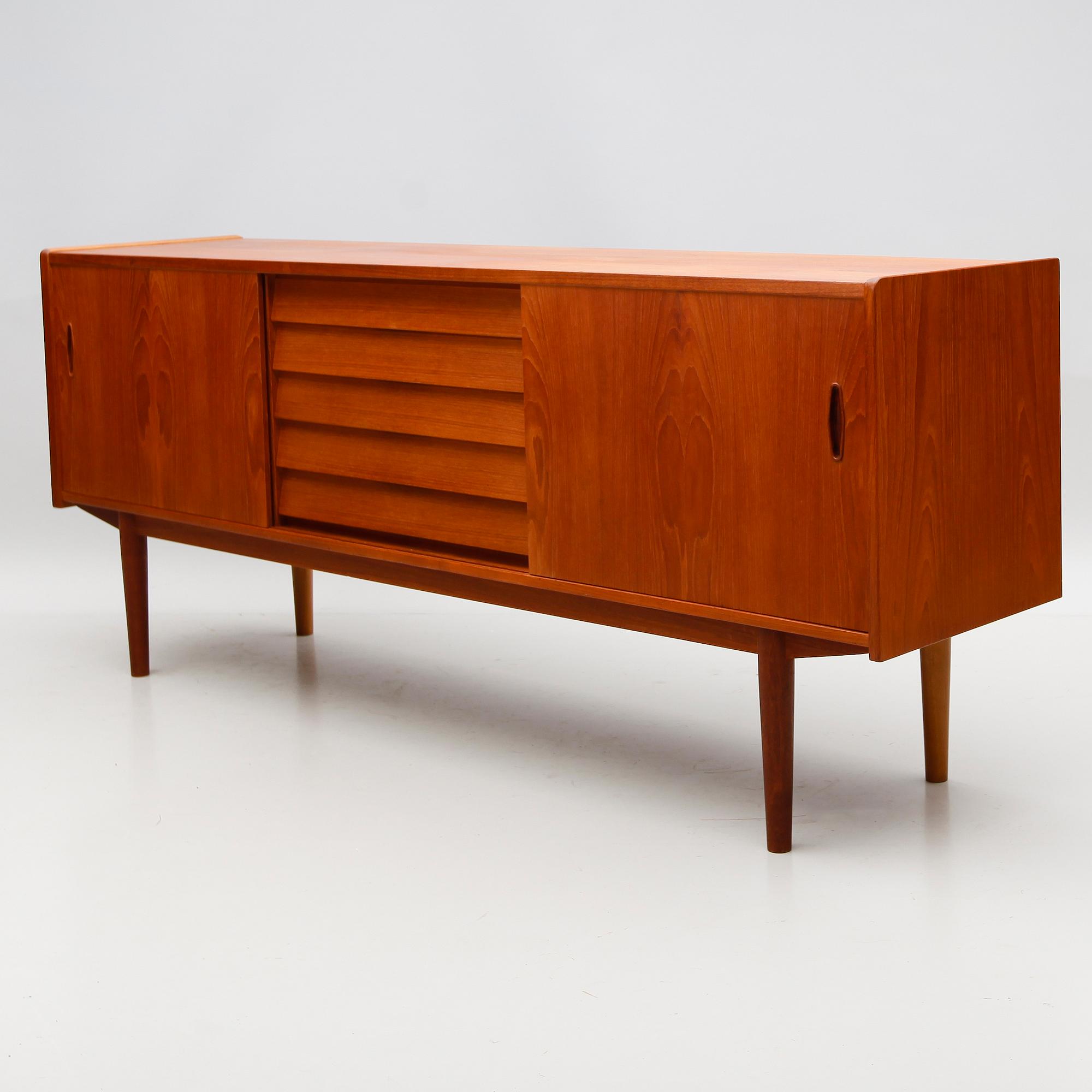 SIDEBOARD, "Trio", Nils Jonsson, Troeds, 1900-talets andra hälft.