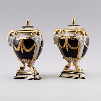 LOCKURNOR, 2 st, porslin, Royal Dux, 1900-talets mitt.