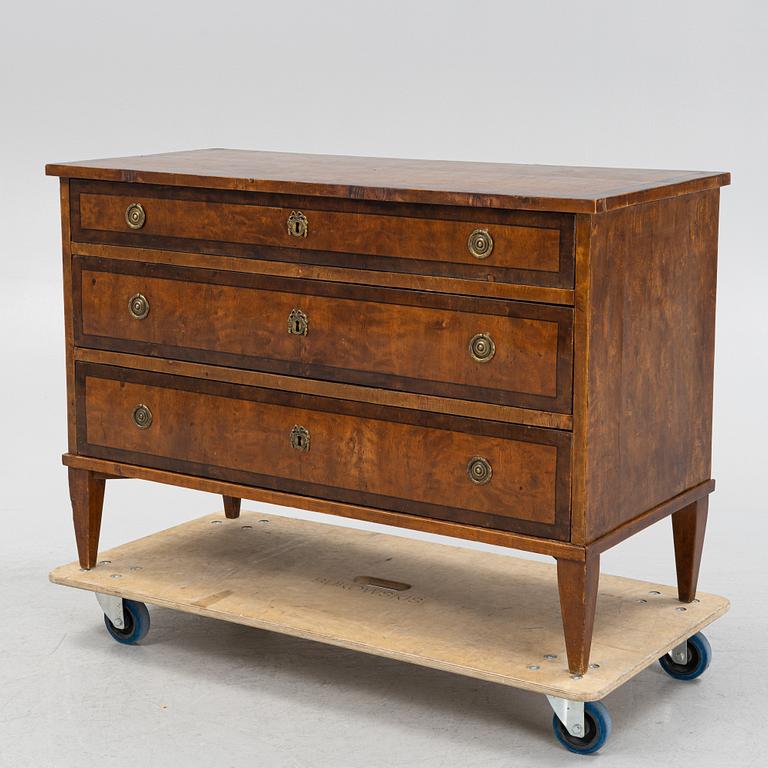 A late Gustavian chest of drawers, around 1800.