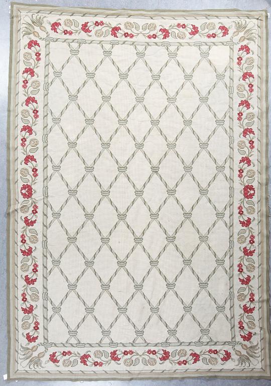 BRODERAD MATTA. Portugal 1900-talets sista fjärdedel. Ca 368 x 256 cm.