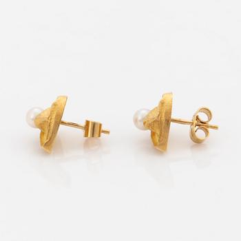Lapponia, 18K gold and pearl earrings.