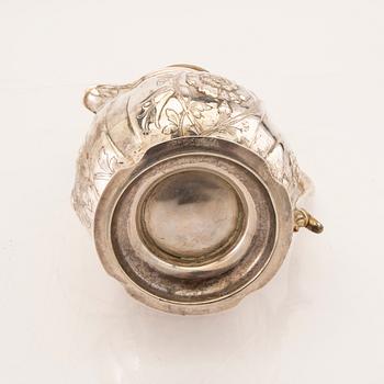 A 20th century Neo Rococo silver coffee pot (no hallmarks), weight 823 grams.