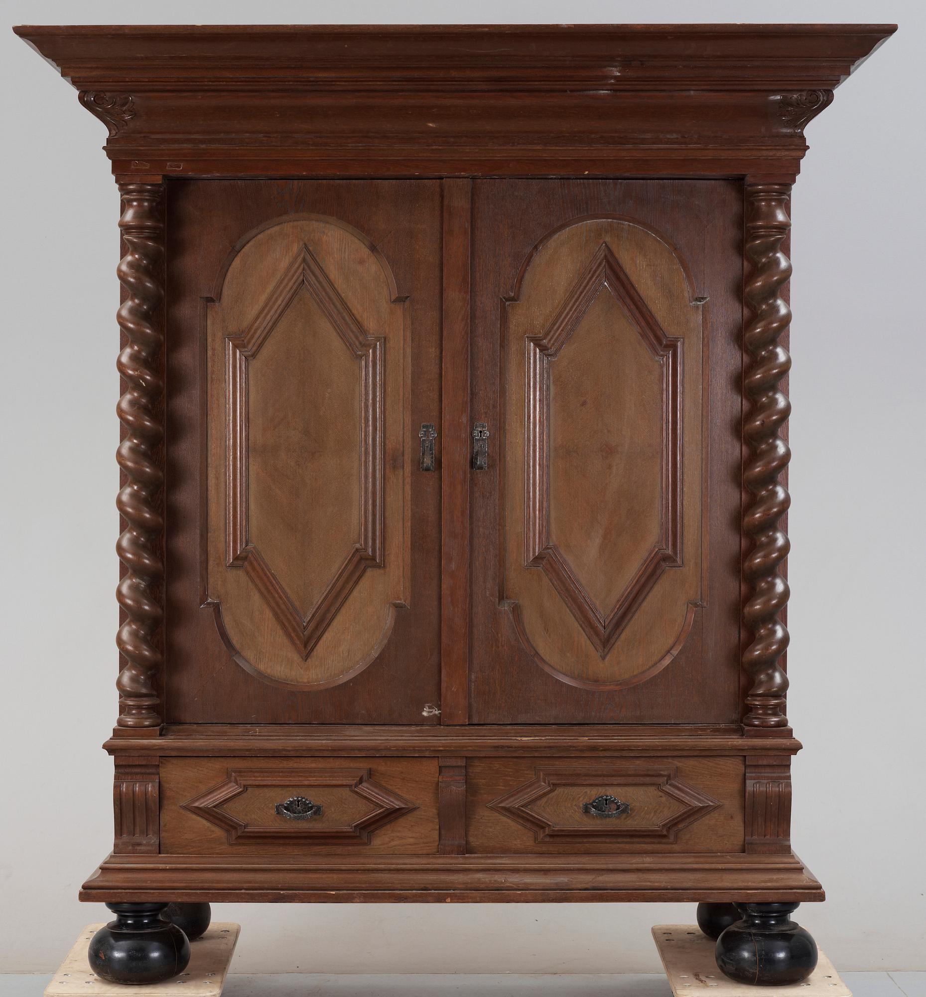 SKÅP, barockstil, 1900-talets början.