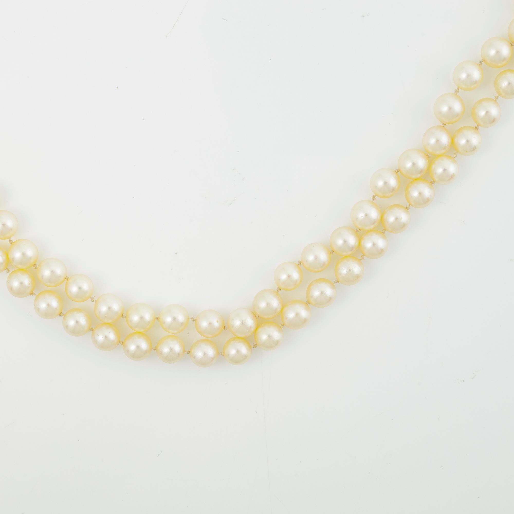 Two necklaces of cultured pearls clasp set with round brilliant-cut diamonds, 18K gold.