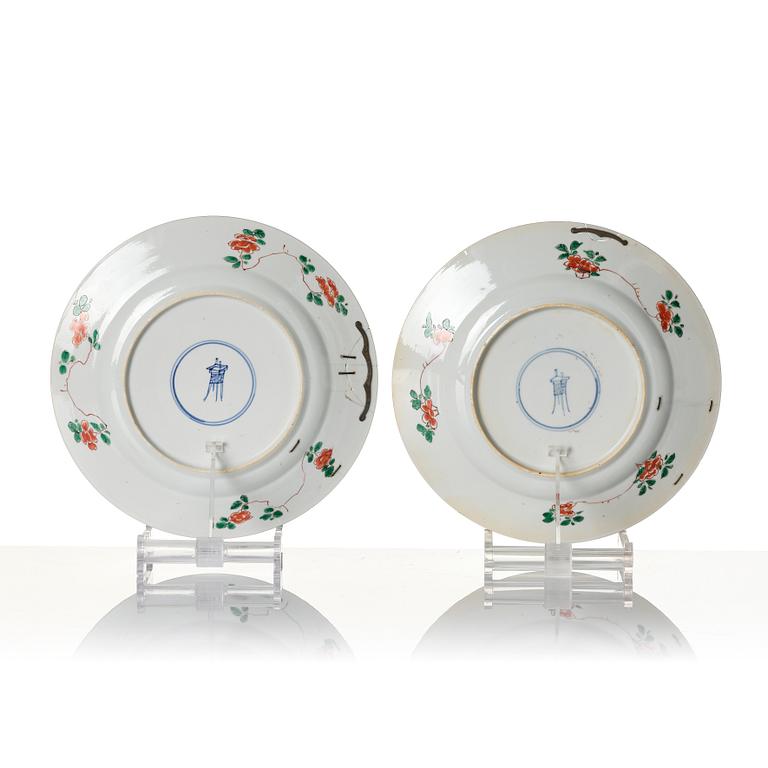 Tallrikar, ett par, porslin, Kina, Qingdynastin, Kangxi (1662-1722).
