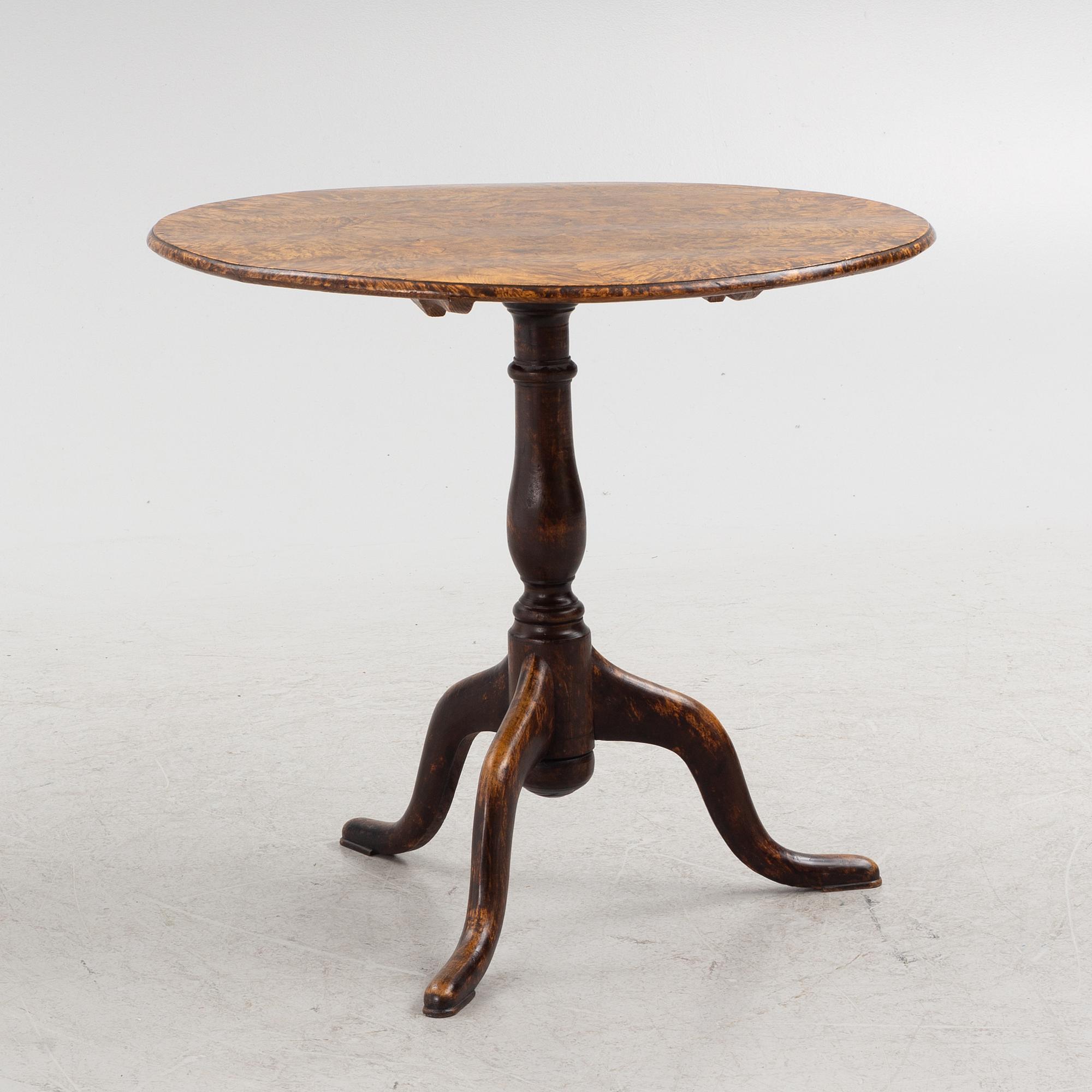 Fällbord av  Jacob Sjölin (mästare i Köping och Kungsör 1767-85).