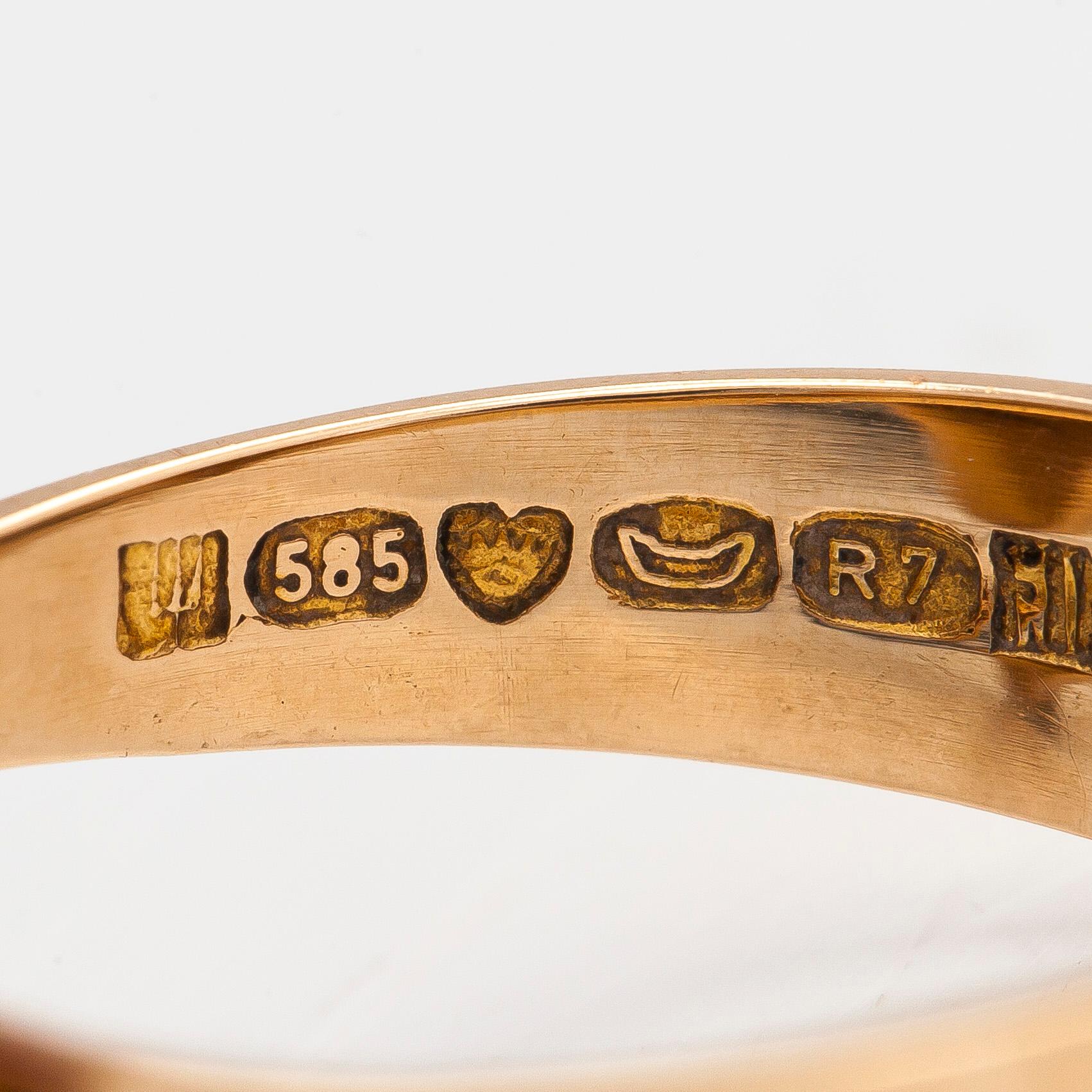 Björn Weckström, Sormus "Särkynyt lehti", 14K kultaa ja viljellyt helmet. Lapponia 1970.