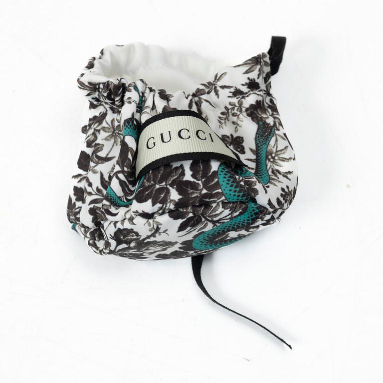 Gucci, Translation: "ring with a pearl".