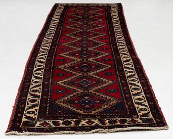 Gallerimatta, nordvästperisk, ca 395 x 98 cm.