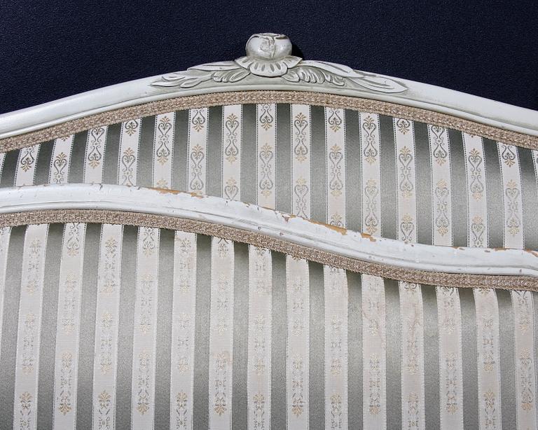 SÄNGAR, ett par, rokokostil.