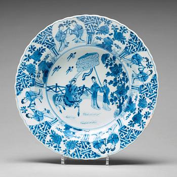 892. A large blue and white deep dish, Qing dynasty, with Kangxi six character mark and period (1662-1722).