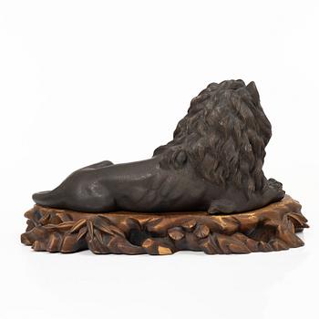A pair of Japanese bronze lions, Meiji (1868-1912). Signed.