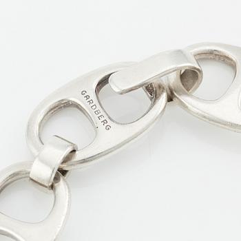 Bertel Gardberg, a silver bracelet, Hopeatehdas Oy, Helsinki 1966.