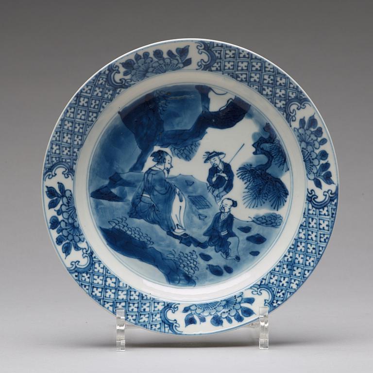 A set of six blue and white dinner plates, Qing dynasty, Kangxi (1662-1722).