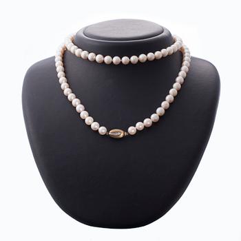PÄRLCOLLIER, odlade pärlor, låset 14K guld, små diamanter.