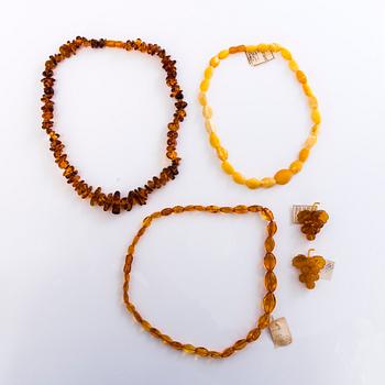 KAULAKORUJA, 3 kpl, ja RINTANEULOJA, 2 kpl, meripihkaa, Neuvostoliitto 1980-luku.