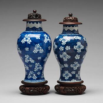 924. A pair of blue and white vases, Qing dynasty, Kangxi (1662-1722).