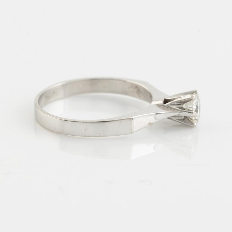 Ring, 18K vitguld med briljantslipad diamant, 0,45 ct.