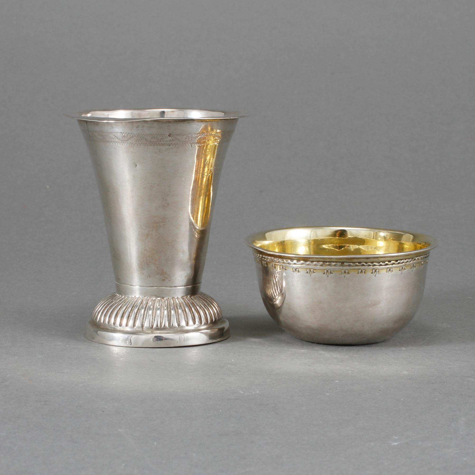 SUPKOPP samt BÄGARE, silver, Christoffer Bauman 1763, respektive Petter Gökblad 1848. Totalvikt 59 gram.
