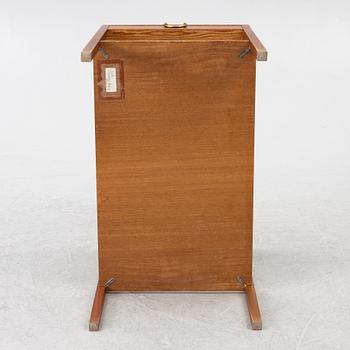 Josef Frank, sängbord, modell B 914, Firma Svenskt Tenn, före 1985.