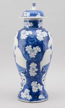 LOCKURNA, porslin, Kina, 1800-/1900-tal.