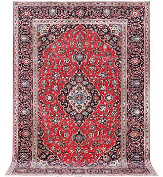A Kashan carpet, c. 297 x 198 cm.