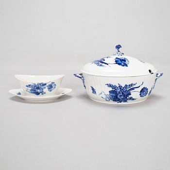 A 66-piece Royal Copenhagen 'Blå Blomst' tableware set, Denmark 1959-61.