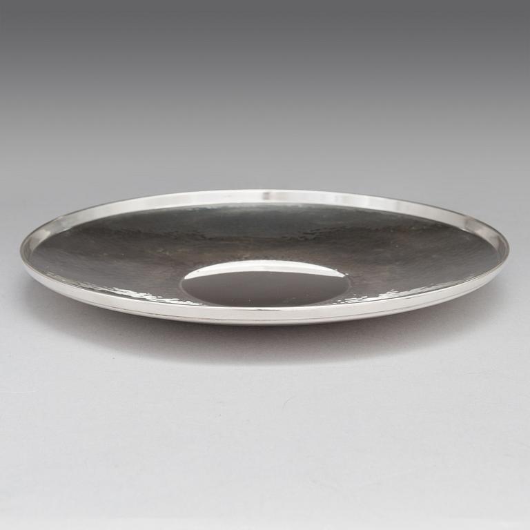 Tapio Wirkkala, A silver dish, marked TW, Kultakeskus, Hämeenlinna 1977.