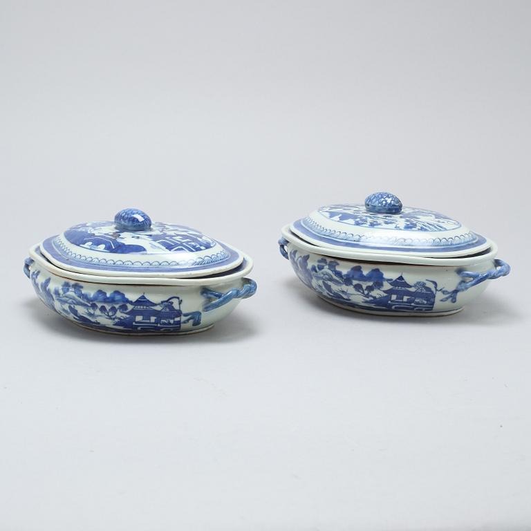 Two porcelain tureens from China, Jiaqing (1796-1820).