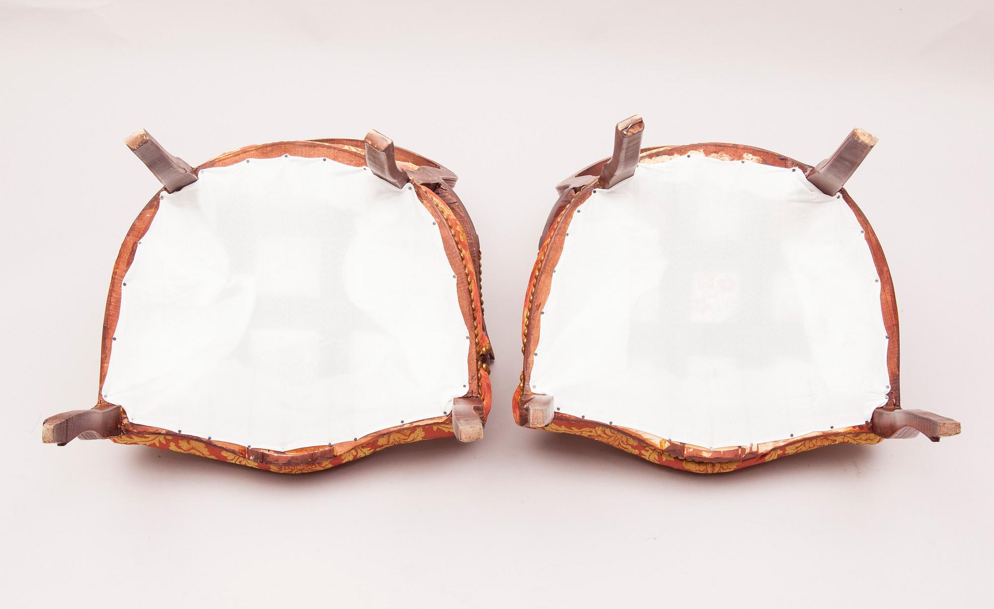 KARMSTOLAR, ett par, rokokostil, 1900-talets senare hälft.