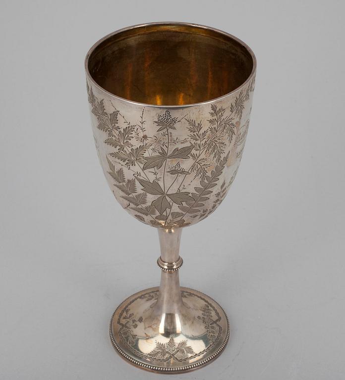 POKAL, silver, England 1881. Vikt 296 g.