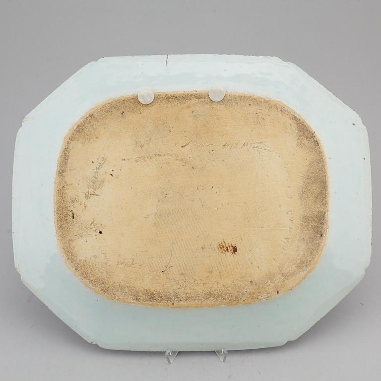 A large blue and white serving dish, Qing dynasty, Qianlong (1736-95).