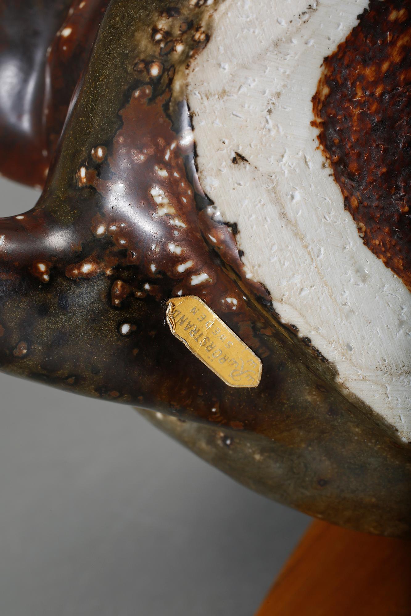 FIGURIN, stengods, signerad LM, 1900-talets andra hälft.